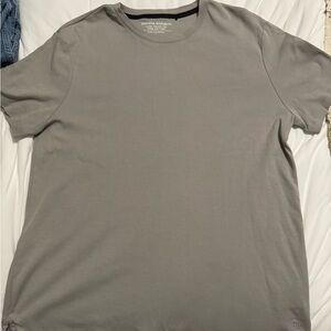 Banana Republic Men's Gray Short Sleeve Tee